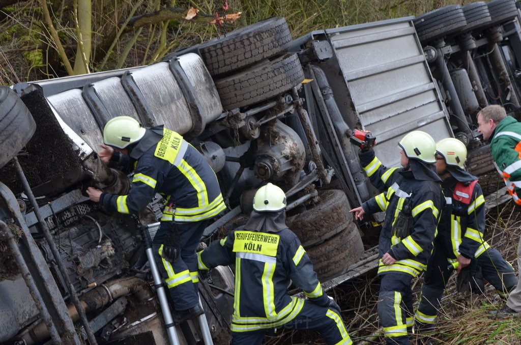 VU LKW umgestuerzt A 3 Rich Frankfurt AS Koenigsforst P335.JPG - Miklos Laubert